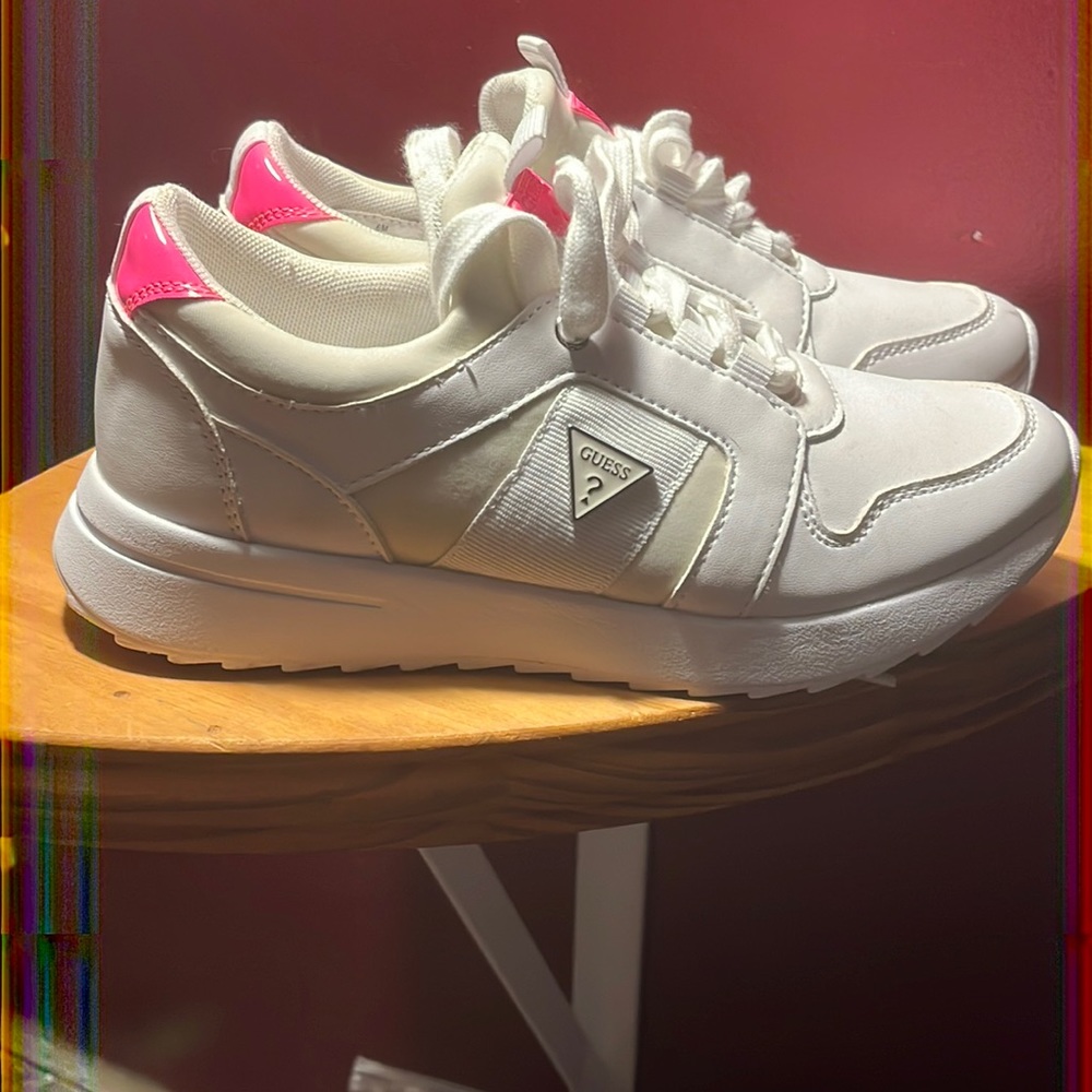 Guess womens shoes size 6 brand new with out tags